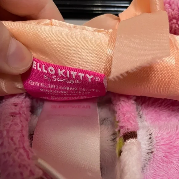 Hello Kitty Robe - Picture 4 of 7